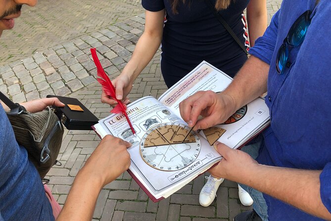 Amsterdam Treasure Hunt: The Mystery of a Secret Sender - Nieuwmarkt and the social side of the game