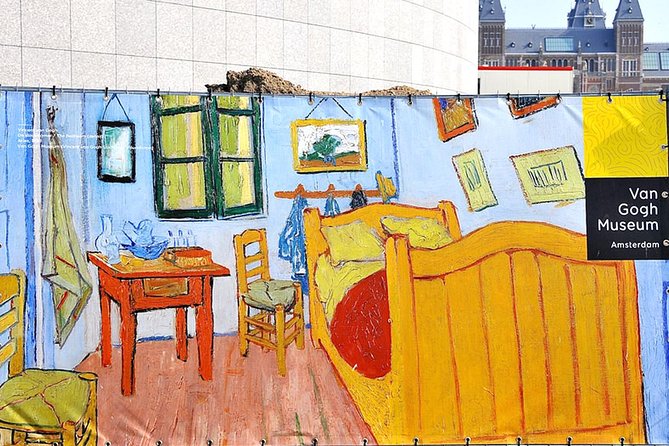 Amsterdam Van Gogh Museum Private Tour for Kids & Families - How the treasure hunt keeps children looking