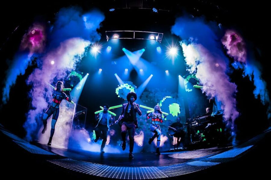 Amsterdam: VEGAS Dinner Show with 3-Course Sharing Menu - Booking details worth knowing
