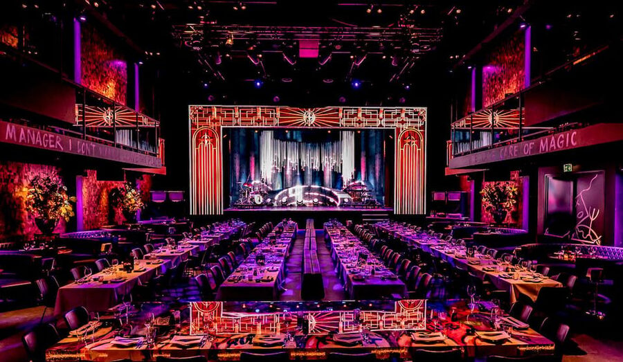 Amsterdam: VEGAS Dinner Show with 3-Course Sharing Menu - How the show builds through the evening