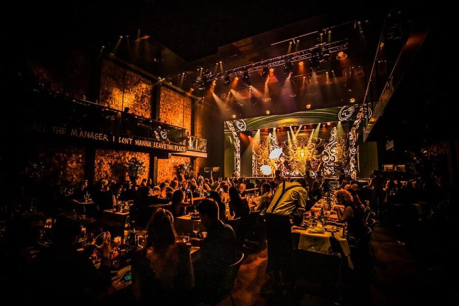 Amsterdam: VEGAS Dinner Show with 3-Course Sharing Menu - The three-course dinner and what to expect