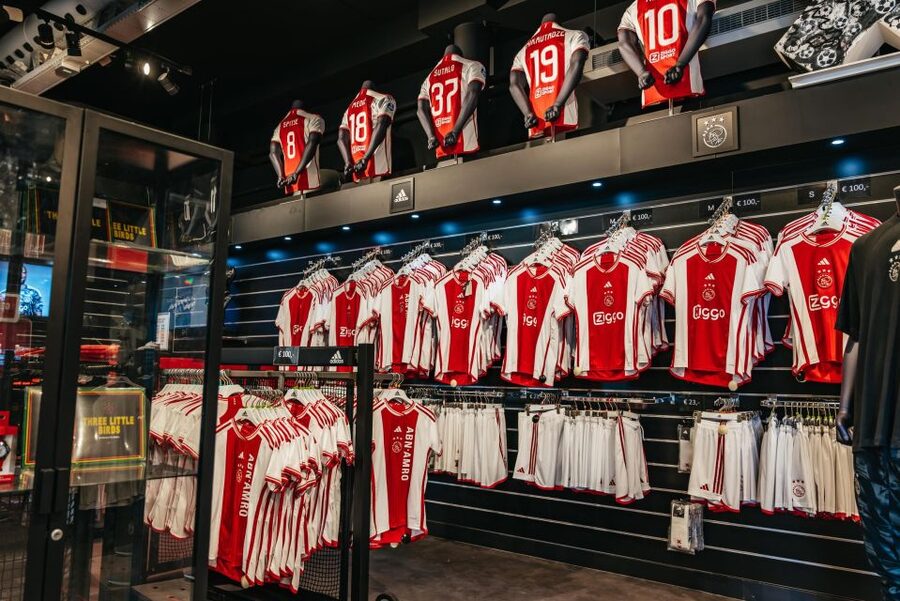 Amsterdam: VIP Johan Cruijff ArenA Tour with Drink and Scarf - The boardroom and the club beyond the pitch