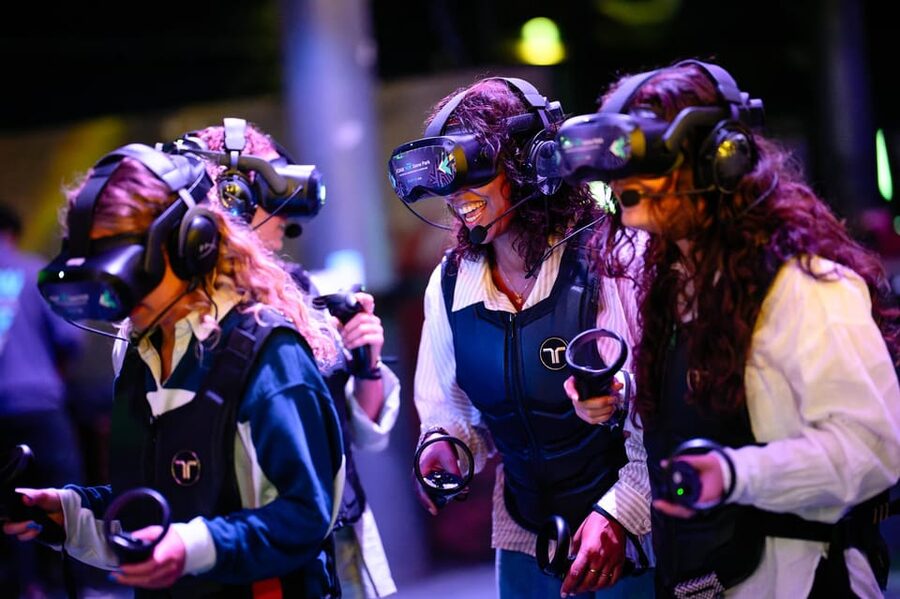 Amsterdam: VR Game Park Free-Roaming Experience - A friendly, small-group setup