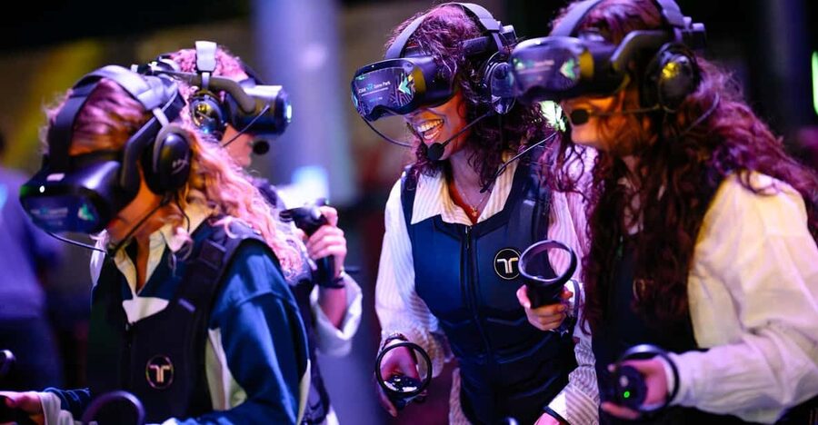 Amsterdam: VR Game Park Free-Roaming Experience - Choosing between zombies, pirates, and ghosts