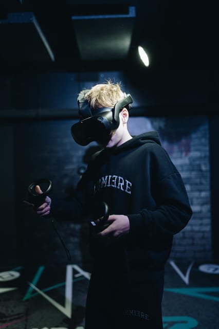 Amsterdam: VR Starter Pack with 6 Tokens - Picking between shooting, puzzles, and racing