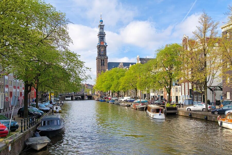 Amsterdam Walking Tour and Canal Cruise - Dam Square and the city’s major symbols