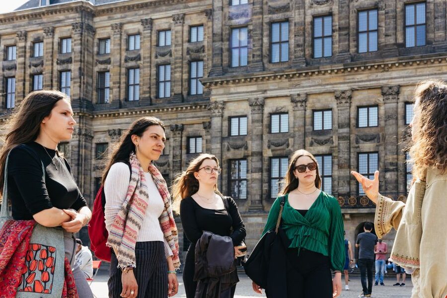 Amsterdam: Walking Tour, Jewish Museum & Synagogue Tickets - Guides make the difference on a serious subject