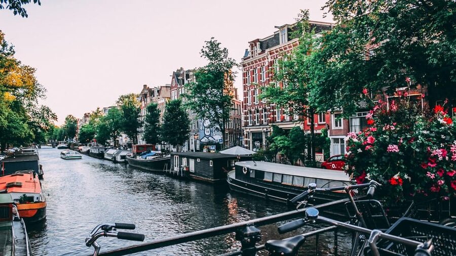Amsterdam Walking Tour with a Local - What happens when you meet your local guide