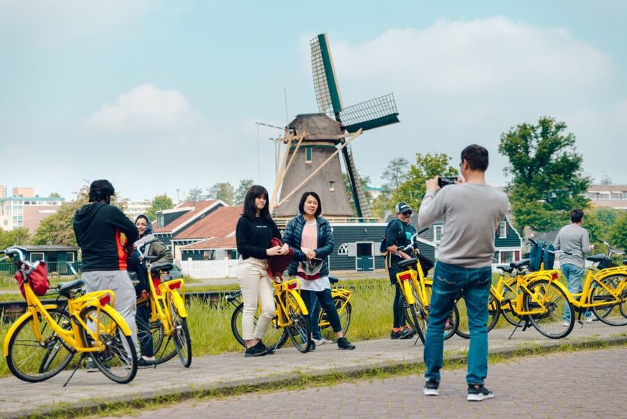Amsterdam: Waterland District Countryside Villages Bike Tour - D’Admiraal Windmill and the first rural views