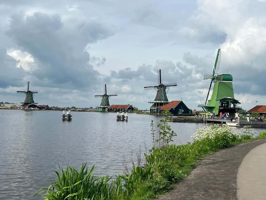 Amsterdam: Zaanse Schans and Giethoorn Guided Combo Tour - What the guides add to the day