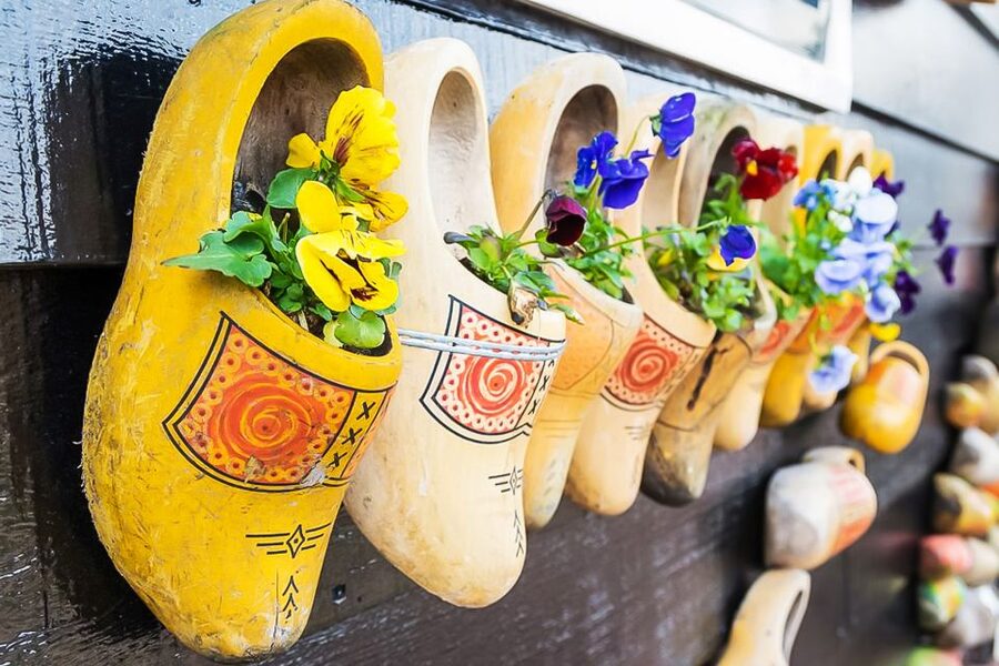 Amsterdam: Zaanse Schans, Edam, Volendam & Marken Bus Tour - Edam: cheese, quiet streets, and Dutch dairy culture