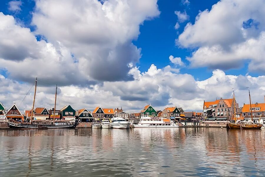 Amsterdam: Zaanse Schans, Edam, Volendam & Marken Bus Tour - Volendam: the liveliest harbor stop
