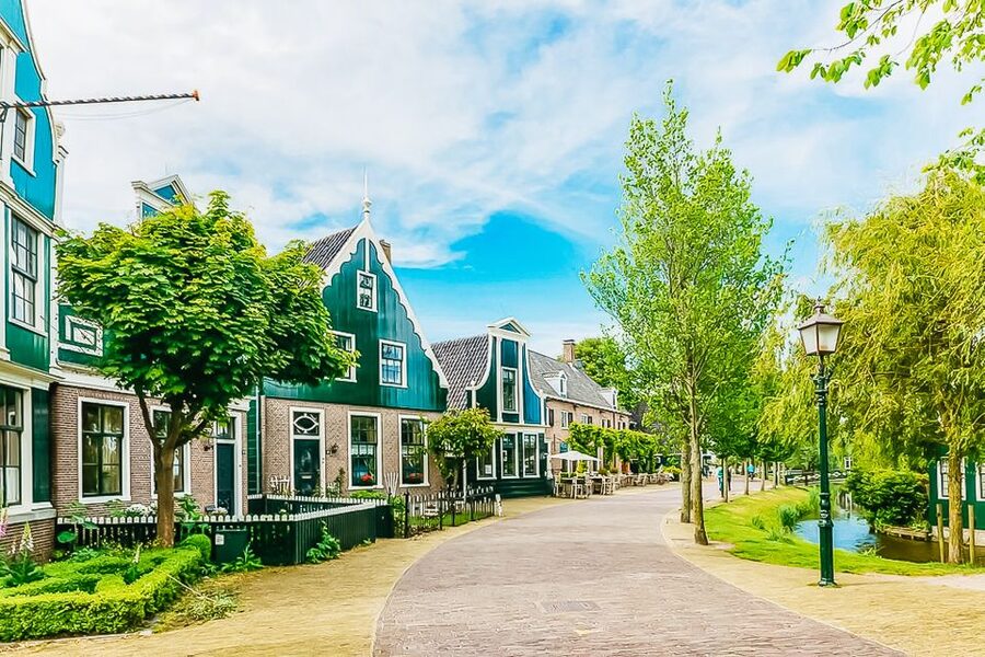 Amsterdam: Zaanse Schans, Edam, Volendam & Marken Bus Tour - The coach, guide, and pace of the day