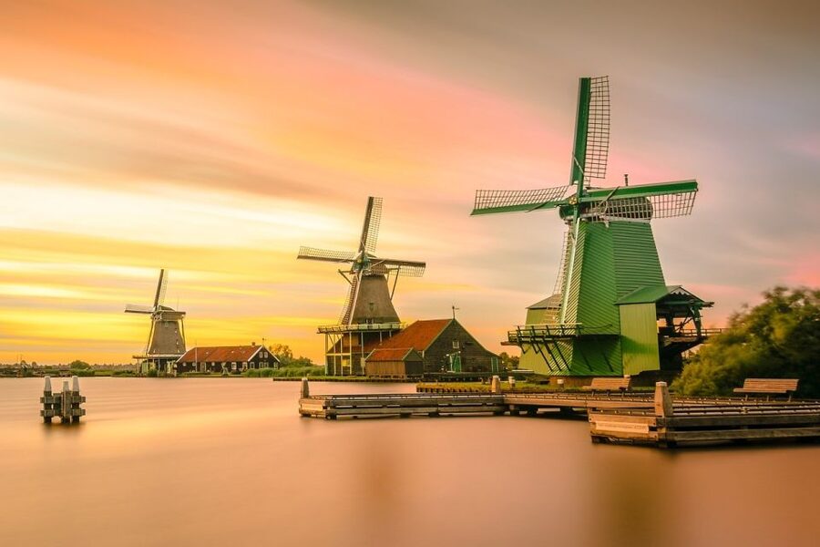 Amsterdam: Zaanse Schans, Windmills & Giethoorn Private Trip - Two Dutch icons in one long day