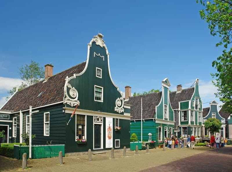 Amsterdam: Zaanse Schans windmills & Volendam Guided Tour - Key points to know before booking