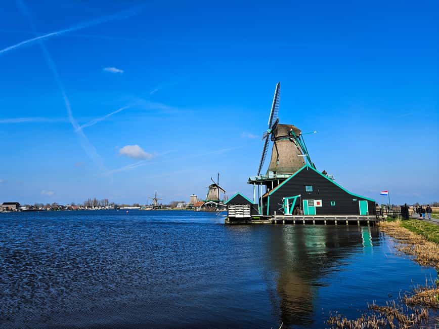 Amsterdam: Zaanse Schans windmills & Volendam Guided Tour - Why this countryside trip works from Amsterdam