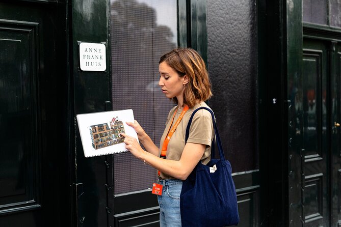 Anne Frank and Jewish Quarter Amsterdam Private Walking Tour - A quiet pause at the Holocaust memorial