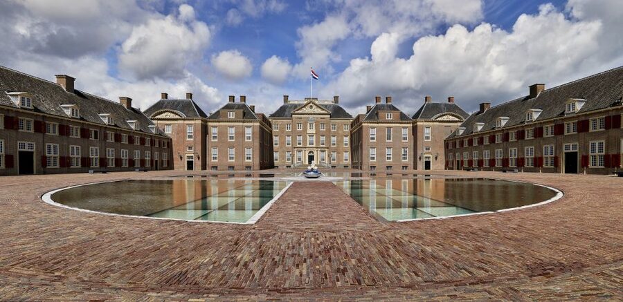 Apeldoorn: Het Loo Palace Entry Ticket - The baroque gardens display royal wealth