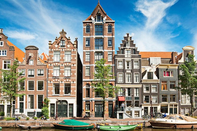 Authentic tour of Amsterdam: Jordaan, Ana Frank and Vondelpark - Walking through the Jordaan