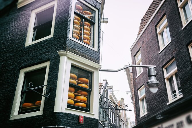 Authentic tour of Amsterdam: Jordaan, Ana Frank and Vondelpark - Reaching Leidseplein after the quieter streets