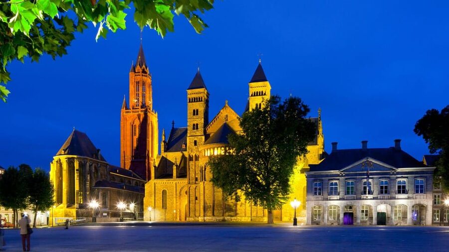 Best of Maastricht: Private Walking Tour with a Local - What the guides add to the walk
