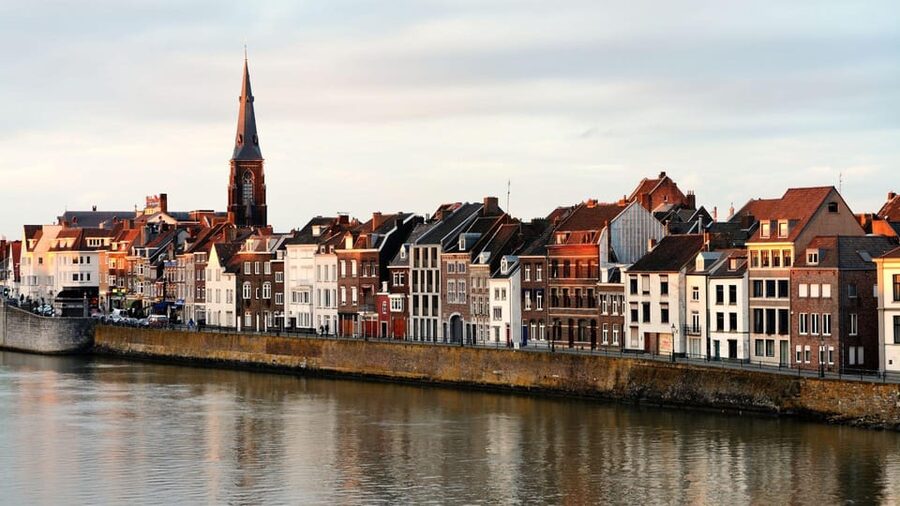 Best of Maastricht: Private Walking Tour with a Local - Through the old town’s cobbled lanes