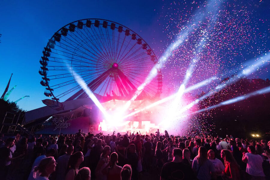 Biddinghuizen: Walibi Holland Entry Ticket - Space Shot, water rides, and the pleasure of getting soaked
