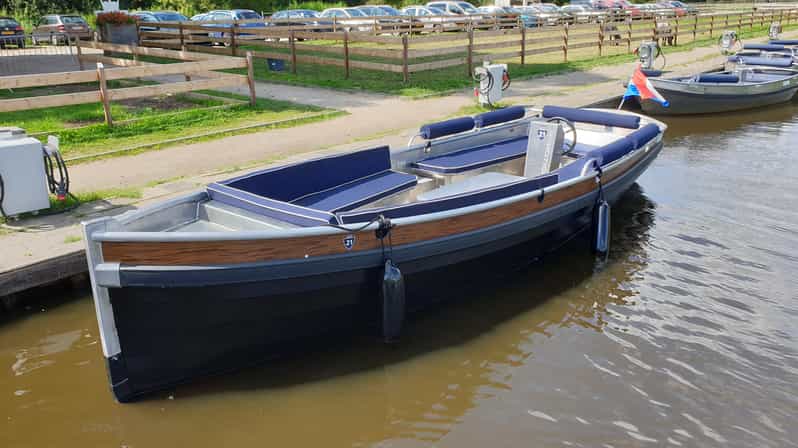 Boatrental 2 Hours 12 Person with Steeringwheel and cushions - Key points to know before booking