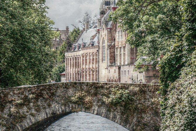 Bruges Tour from Amsterdam - A large coach group with a friendly guide