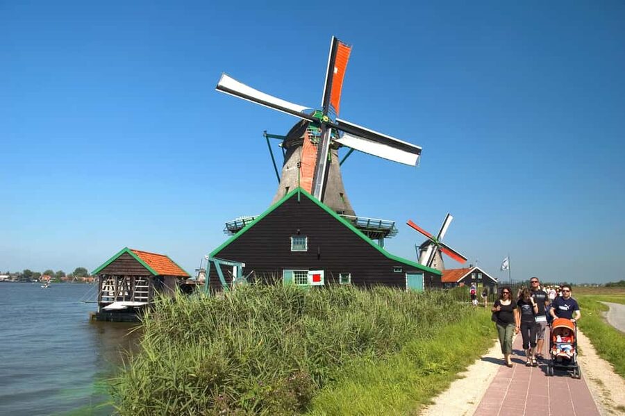 Brussels: Holland Keukenhof & Kinderdijk Guided Day Tour - Kinderdijk and the Dutch fight against water