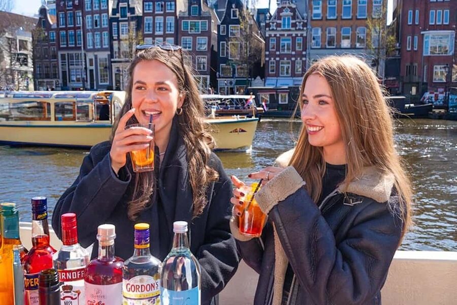 CHEESE AND DRINKS TOUR: A TASTE OF AMSTERDAM ON THE CANALS - What the cheese and drinks add