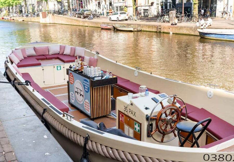 CHEESE AND DRINKS TOUR: A TASTE OF AMSTERDAM ON THE CANALS - Eastern Docklands and NEMO Science Museum