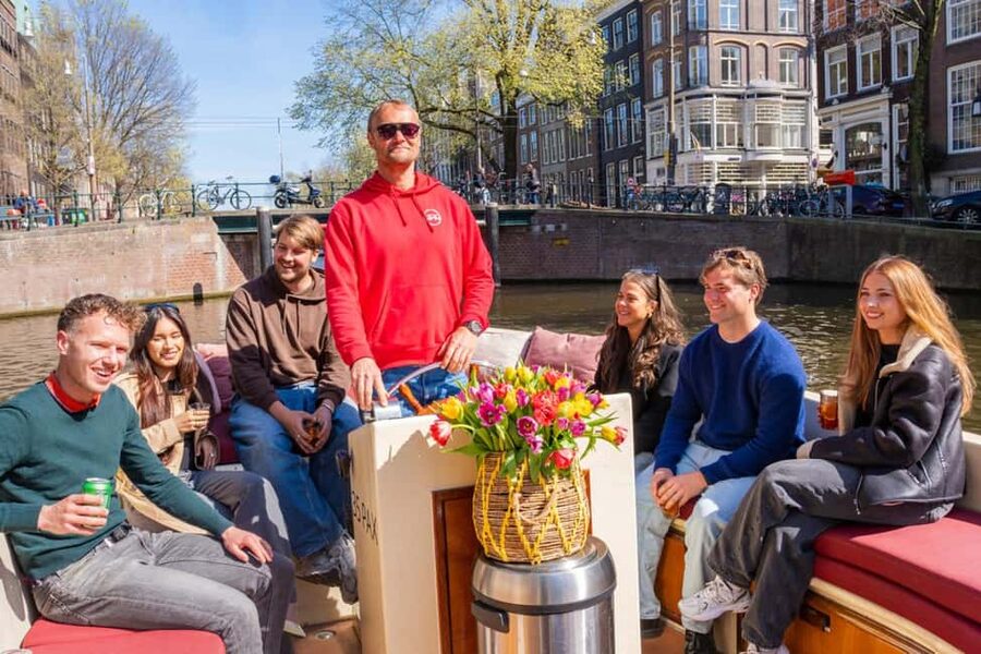 CHEESE AND DRINKS TOUR: A TASTE OF AMSTERDAM ON THE CANALS - Boarding beside the Bulldog Hotel