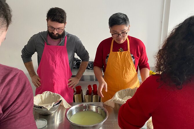 Cheese making workshop next to De Hallen, heart of Amsterdam - Who will enjoy this Amsterdam food class