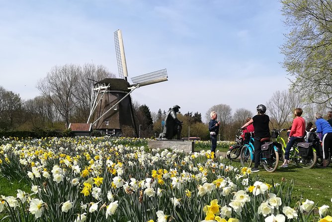 Countryside Bike Tour from Amsterdam: Cheese, Clogs & a Windmill - Broek in Waterland and Monnickendam