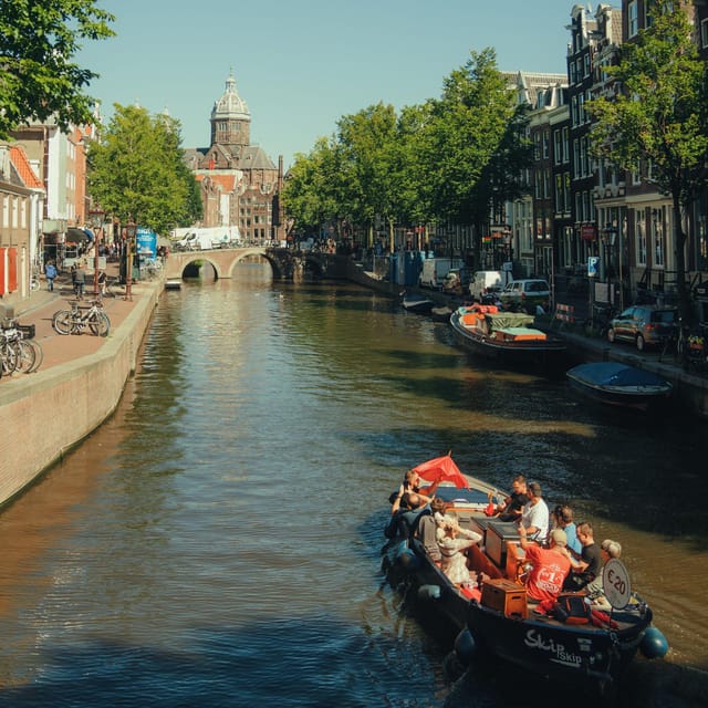 COZY AND FUN CANAL TOUR: A UNIQUE JOURNEY THROUGH AMSTERDAM - Amsterdam Centraal and the Eastern Docklands
