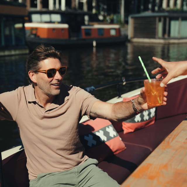 COZY AND FUN CANAL TOUR: A UNIQUE JOURNEY THROUGH AMSTERDAM - What the optional drinks package adds