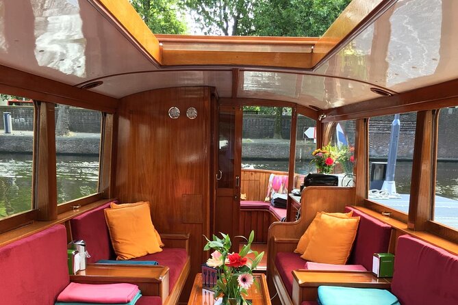 Cruise Amsterdam like a Local — Small Group 12 pax - What the captain adds to the ride
