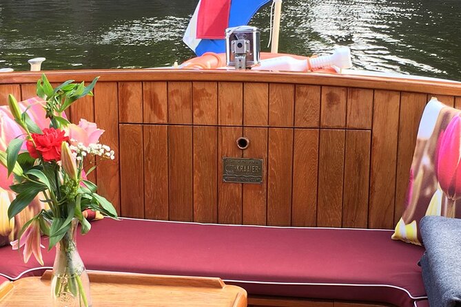 Cruise Amsterdam like a Local — Small Group 12 pax - Cruising the canal ring for 90 minutes