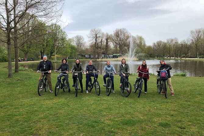 Daily group bike tour in Spanish. - Two kilometers through Vondelpark