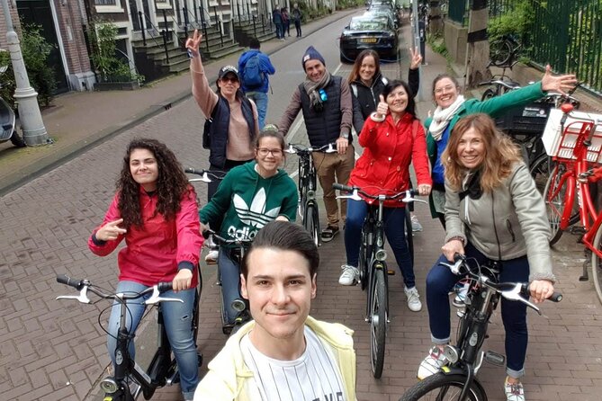 Daily group bike tour in Spanish. - A coffee or beer at Proeflokaal ’t Blauwe Theehuis