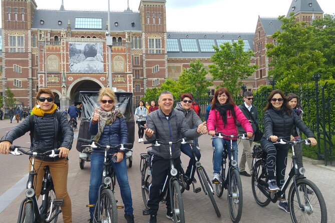 Daily group bike tour in Spanish. - Starting on Spuistraat and entering Jordaan