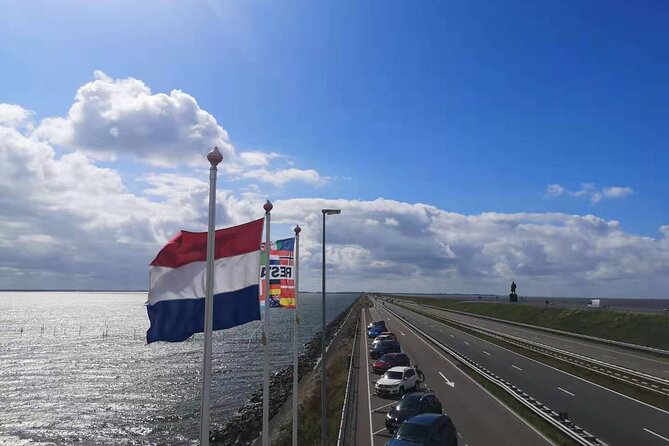 Day Tour Giethoorn, Afsluitdijk and Zaanse Schans with Boat Cruise - Giethoorn supplies the day’s main event