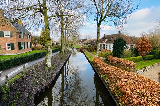 Day Tour Giethoorn, Afsluitdijk and Zaanse Schans with Boat Cruise - The guides make the long day work