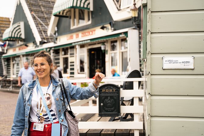Day Trip to Zaanse Schans, Edam, Volendam and Marken from Amsterdam - Volendam harbor: your best hour for lunch