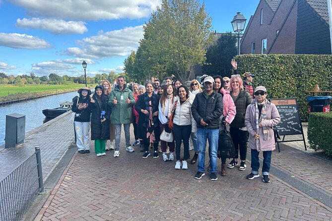 Daytrip Tour from Amsterdam to Zaanse Schans and Giethoorn - Who should book this outing