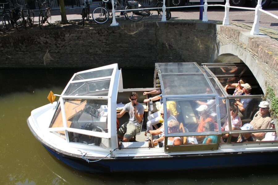 Delft: Canal Cruise with Guided Commentary - Delft Blue, Vermeer, and the city’s trading past