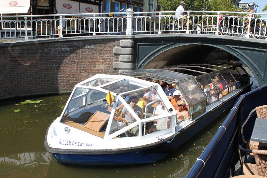 Delft: Canal Cruise with Guided Commentary - The stories behind Delft’s old center