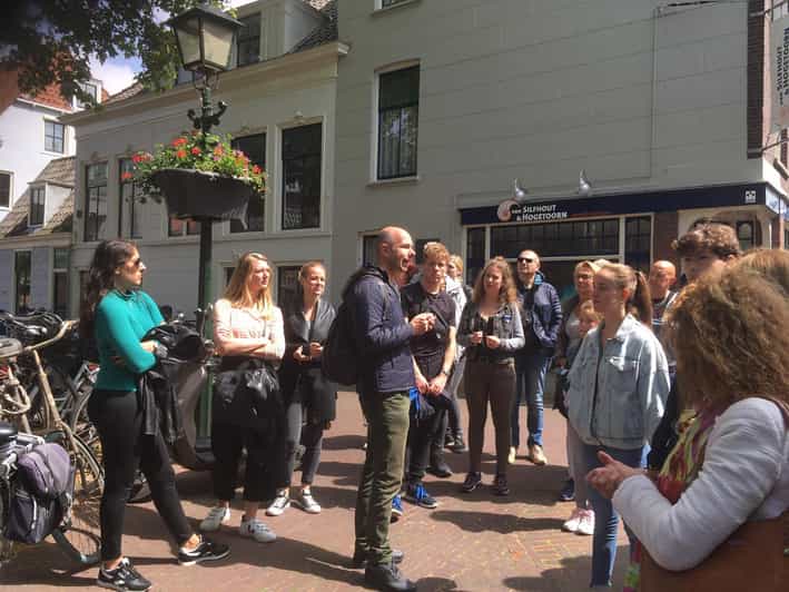 Delft: City Center Walking Tour - The crooked Old Church and its memorable explanation