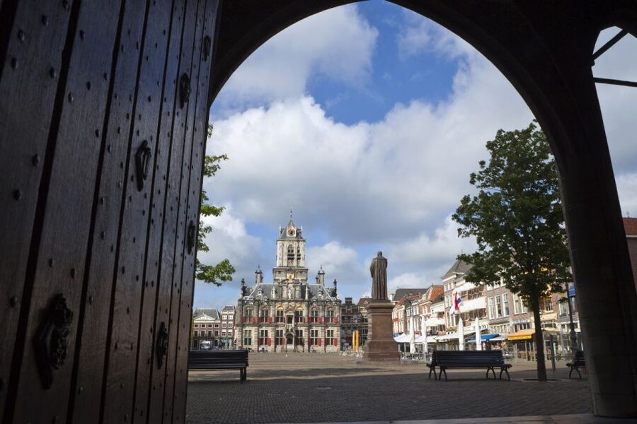 Delft: Guided Walking Tour - Delft Blue pottery and the town’s craft tradition